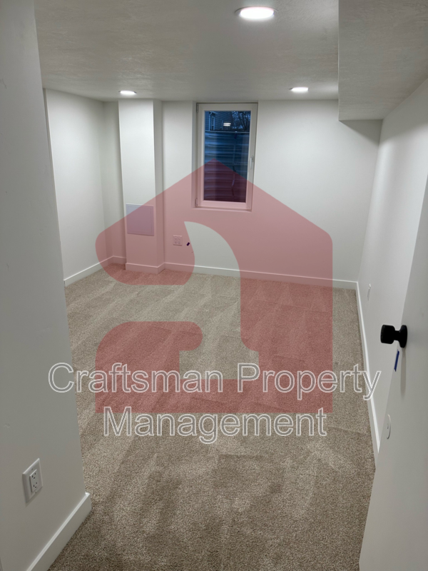 Building Photo - 2697 Glenmare St