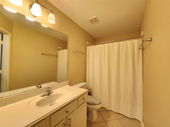 Building Photo - 1408 S Friendswood Dr
