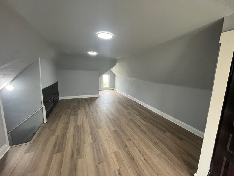 Third Floor - 969 Wilson Ave