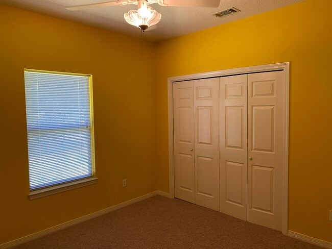 Building Photo - 2020 Plantation Oaks Dr