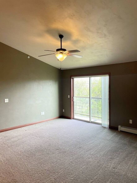 Building Photo - 3117 W Glenpark Dr