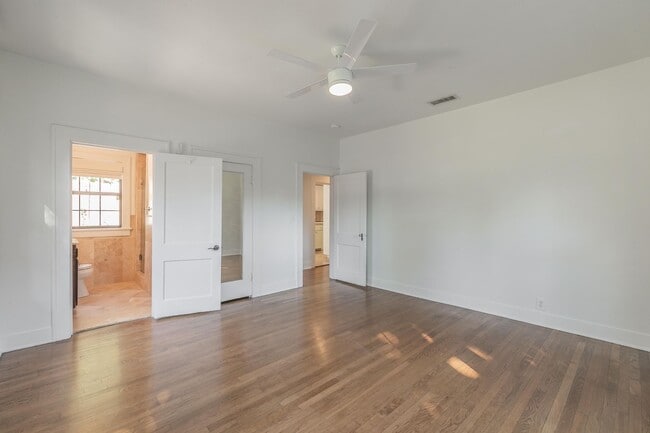 Building Photo - CHARMING and UPDATED 3/2 in The Cultural District