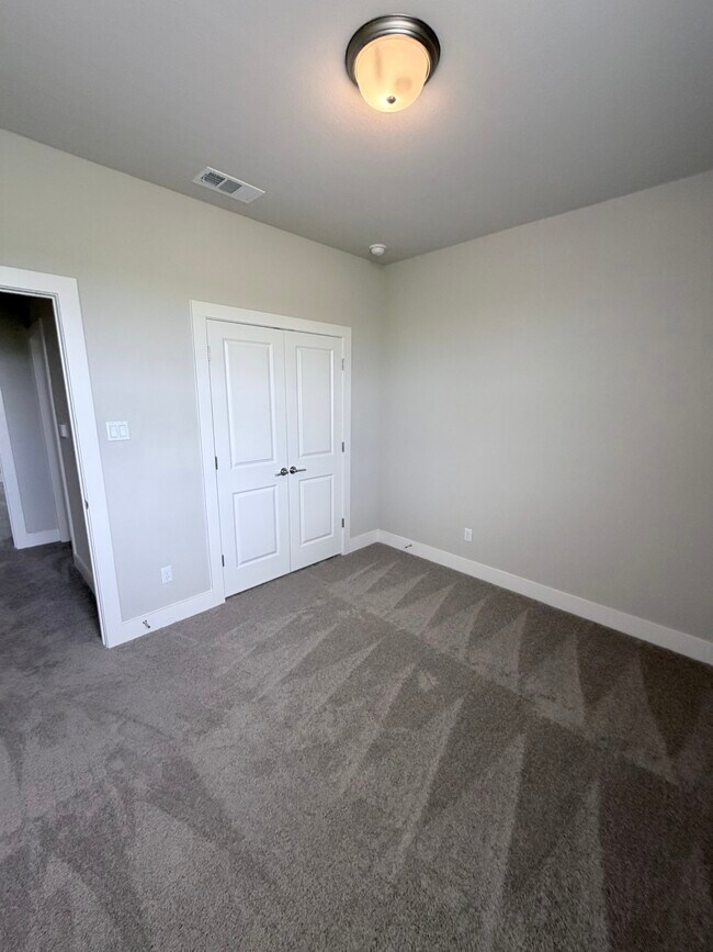 Building Photo - 219 Pinnacle Ln
