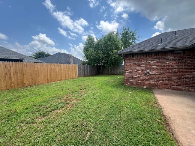 Building Photo - 9300 Buttonwood Ave