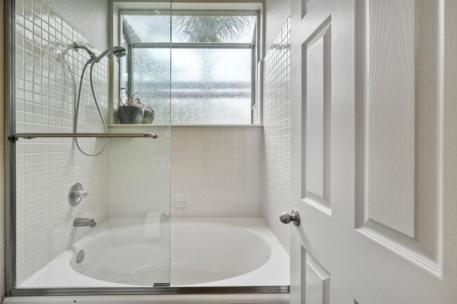 Building Photo - 3750 Via Del Rancho