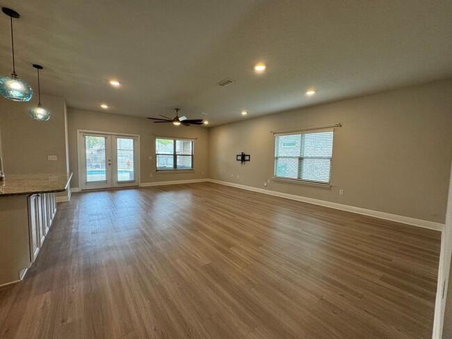 Building Photo - Antietam - Pensacola - 3 bedroom, 2 bathro...