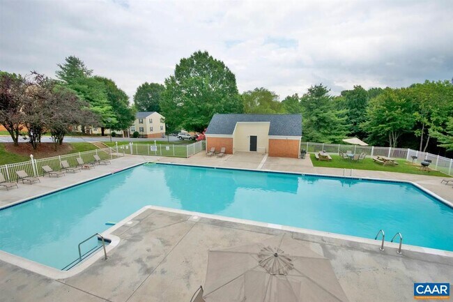Primary Photo - 1221 Villa Ln