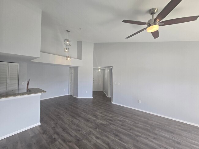 Building Photo - 1400 Crestwood Ct S
