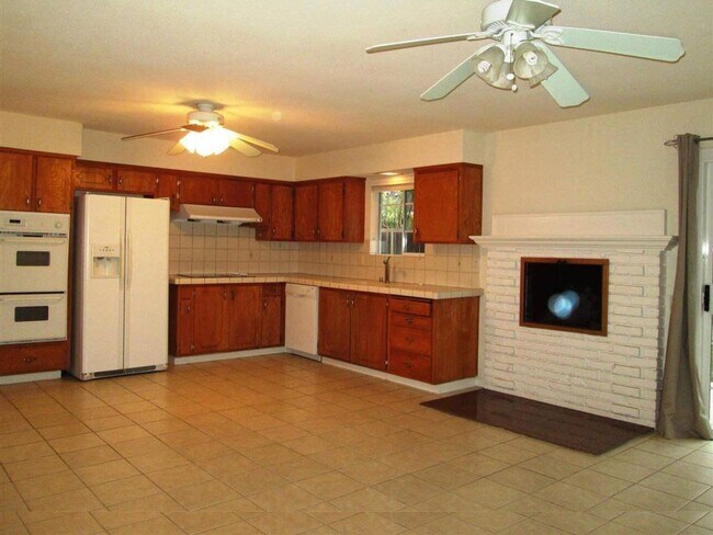 Building Photo - Spacious 4 bed 2 bath home in Fremont. Exc...