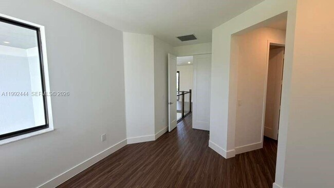 Building Photo - 19708 NE 14th Ave