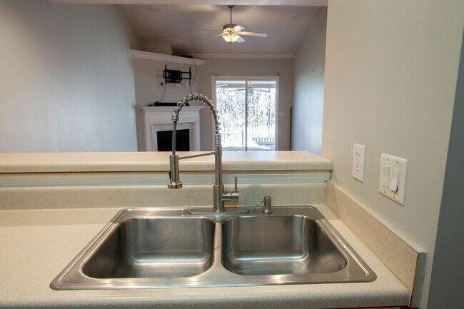 Building Photo - 157 Hayesbury Ct