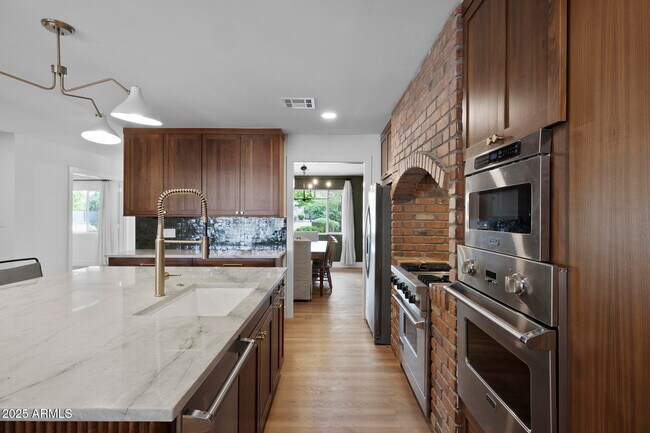 Building Photo - 10848 N 66th St