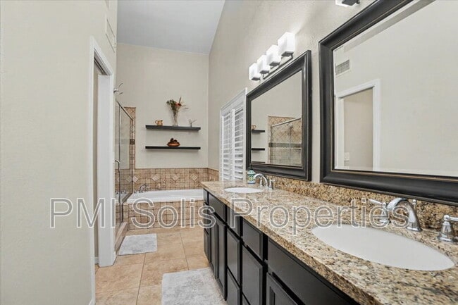 Building Photo - 10198 E San Salvador Dr