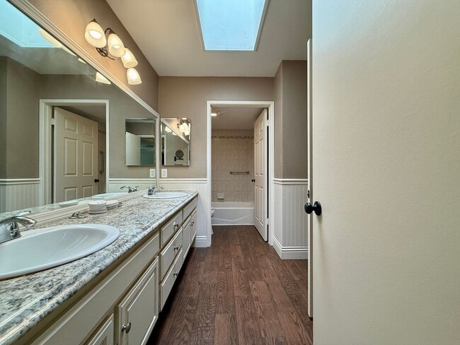Building Photo - Spacious & Stylish Mission Plymor Townhome! 2 Assigned Parking! AC!