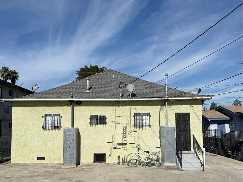 Building Photo - 1016 1/2 W 108th St