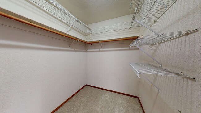 Building Photo - 490 Silvertail Pl