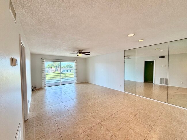 Building Photo - 120 Lake Evelyn Dr