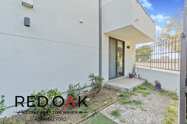 Building Photo - Beautiful Three Bedroom Drenched in Natura...