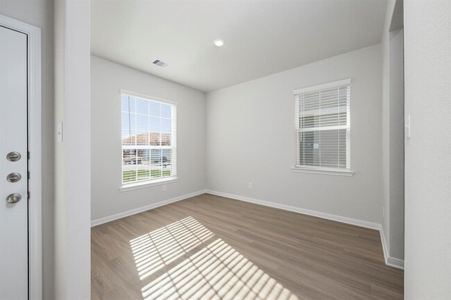 Building Photo - 15403 Maple Ter Dr