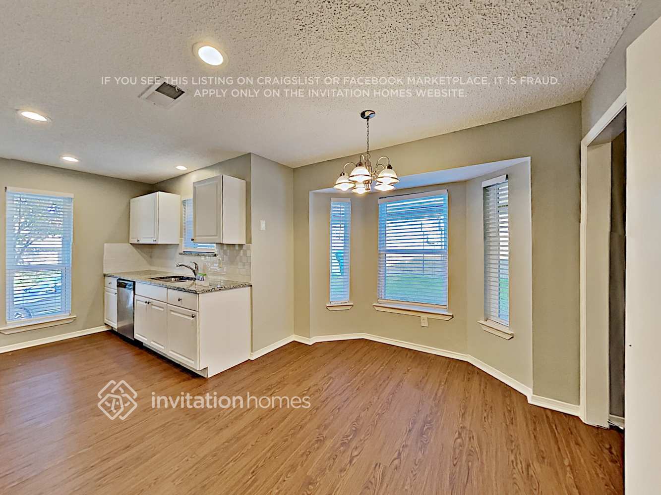 Building Photo - 2206 Cedarcrest Dr