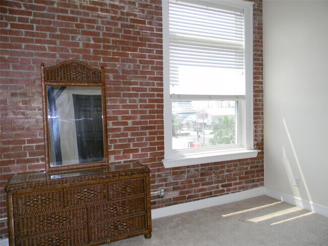 Building Photo - 100 20th St