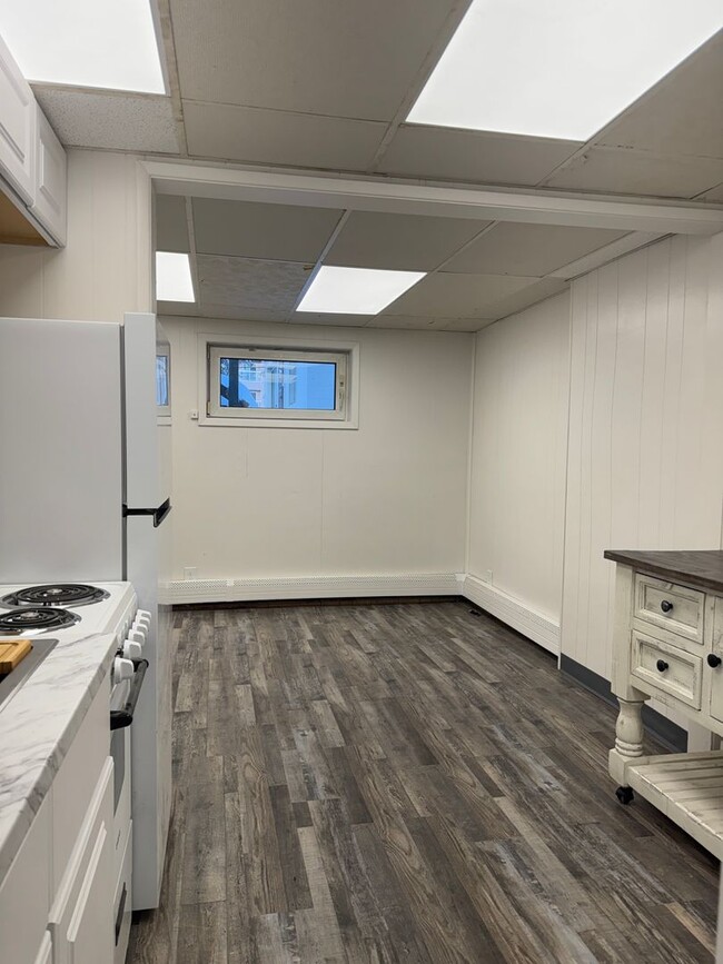 Building Photo - Fully Remodeled Studio Apartment | All Utilities Included | Great Location