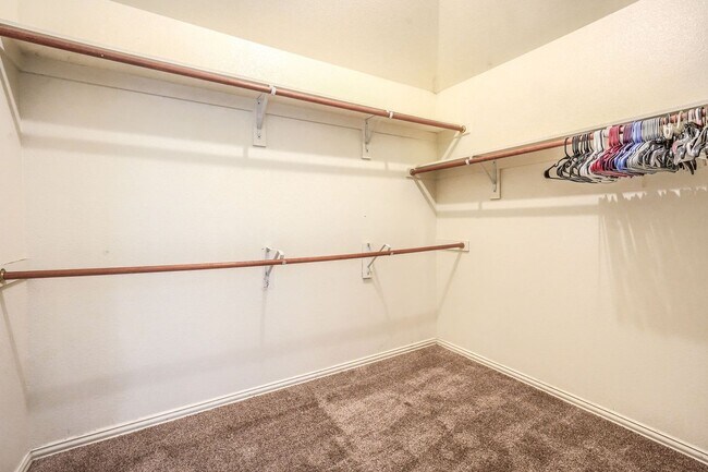 Building Photo - 5 Bedroom Home with Brand-New Carpet in Grayhawk | 3-Car Garage | Frisco ISD | Game Room