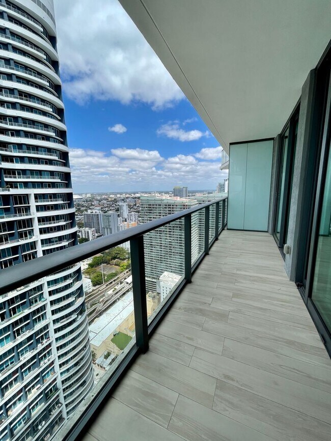 Building Photo - Luxury 1BR Condo at Dua Miami / SLS Brickell