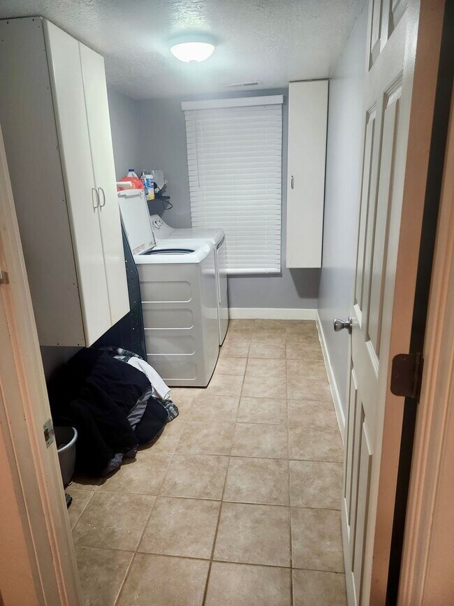 Building Photo - 4 Bed/2 Bathroom house in Farr West