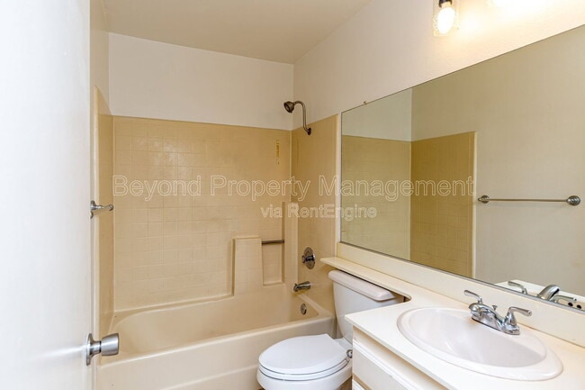 Building Photo - 9316 Twin Trails Dr