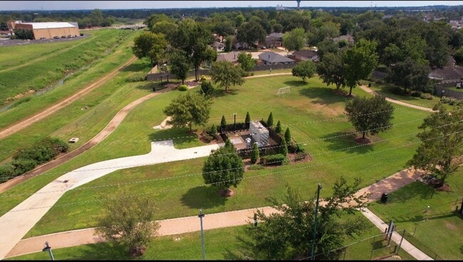 Building Photo - 18326 Autumn Trails Ln