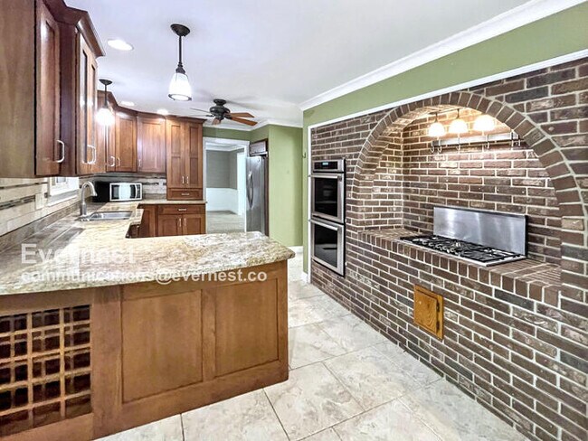 Building Photo - Beautiful 4 Bed & 2.5 Bath Home in Hixson ...