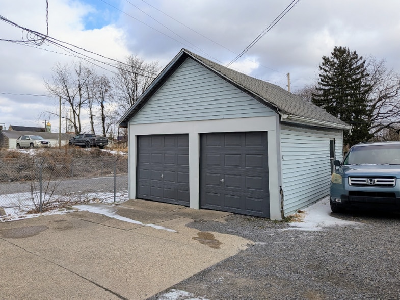 Building Photo - 214-214 S Front St
