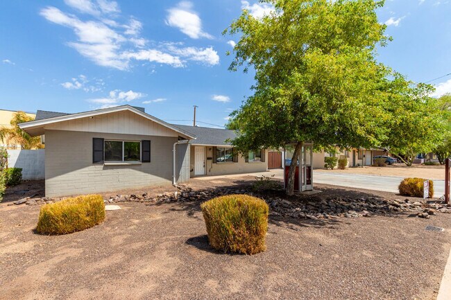 Building Photo - 1100 W 12th St