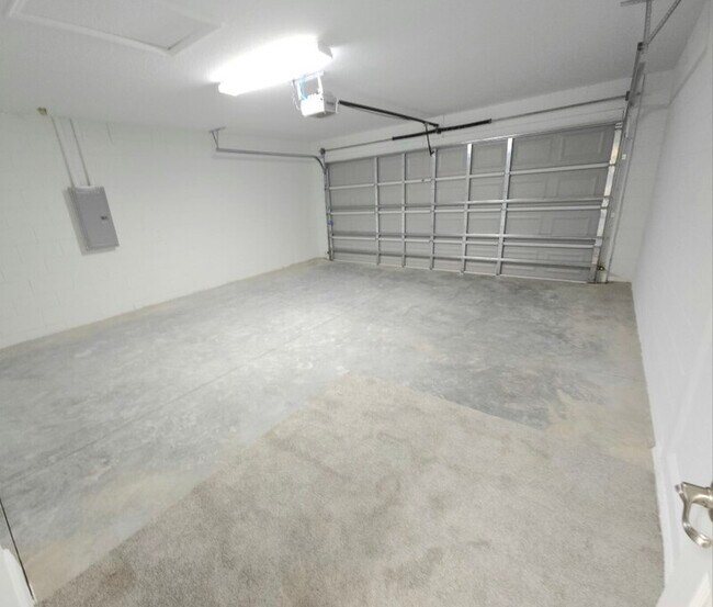 Building Photo - 16318 SW 17th Ave