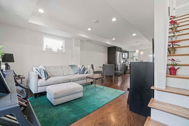 Building Photo - 208-210-210 W Seventh St