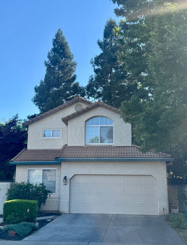 Building Photo - Spacious 2 Bed, 2.5 Bath Home with Loft, Vaulted Ceilings & Private Yard