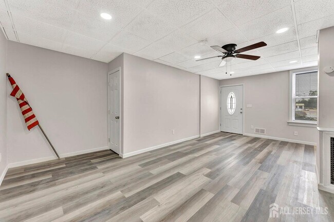 Building Photo - 601 Ridgeway Ave