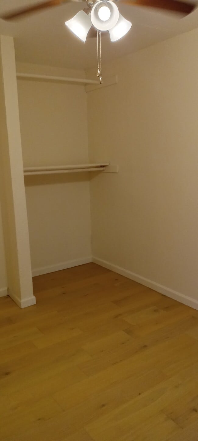 Building Photo - 4230 Beverly Ave