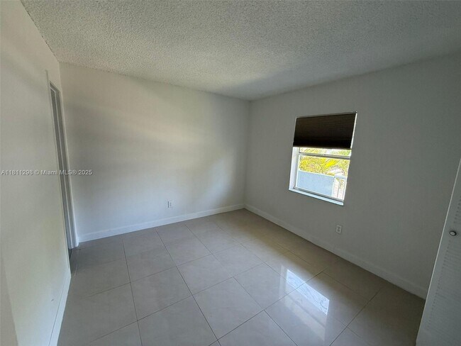 Building Photo - 3868 NE 169th St