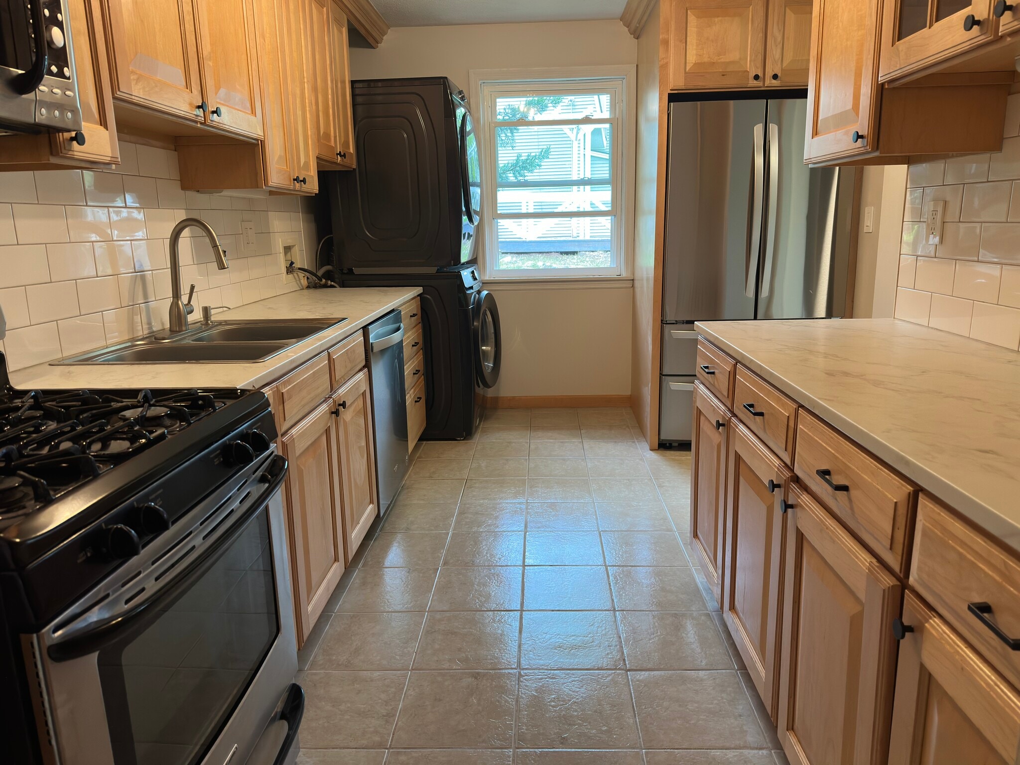 Kitchen - 143 Brittany Farms Rd