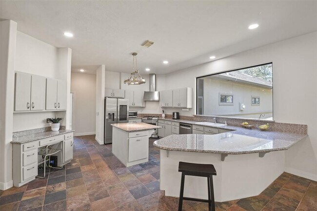 Building Photo - 5 Oak Crest Cir