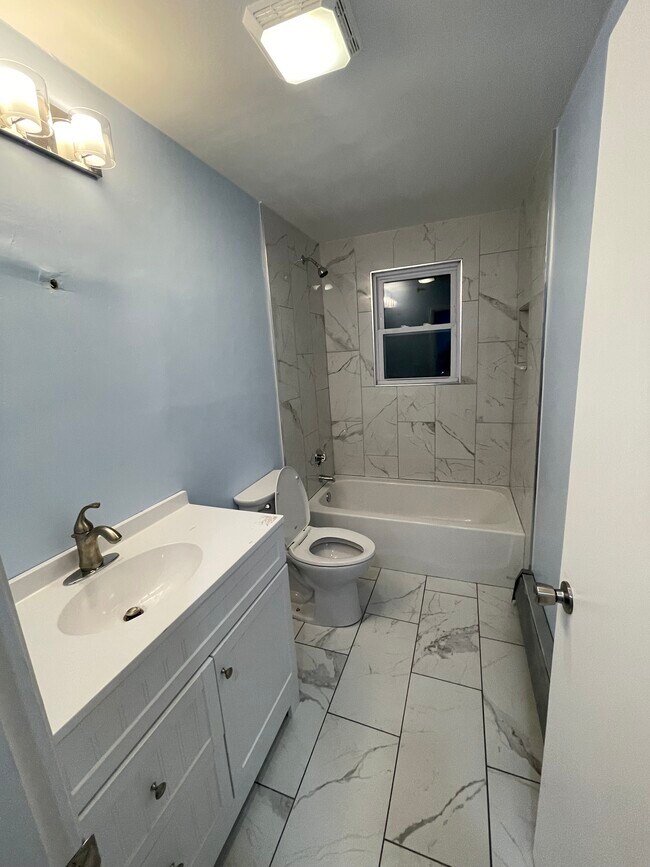 Modern Bathroom - 8 Proctor St