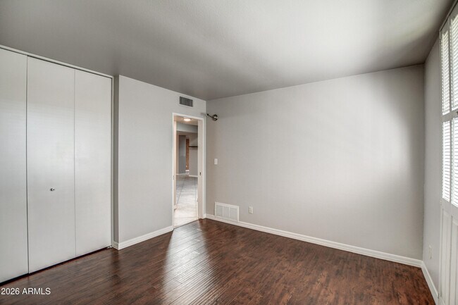 Building Photo - 8647 E Devonshire Ave