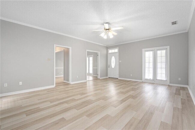 Building Photo - 408 Lakeview Dr W