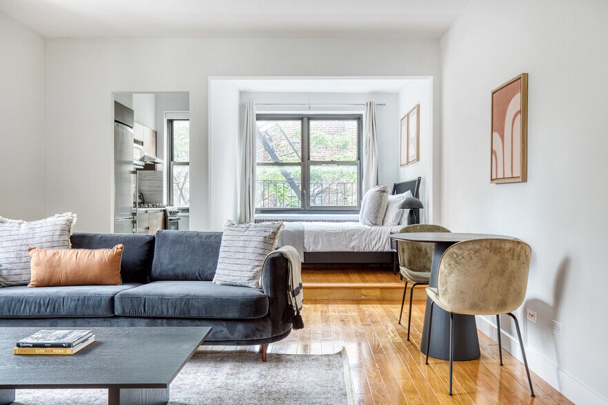 Building Photo - 252 E 61st St