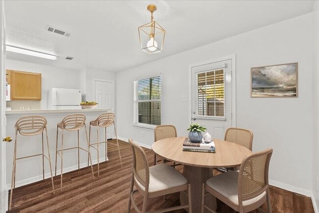 Building Photo - 2107 Roatan Calle