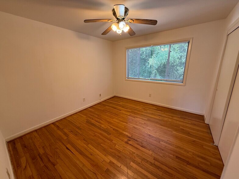 Building Photo - 425 S Church St