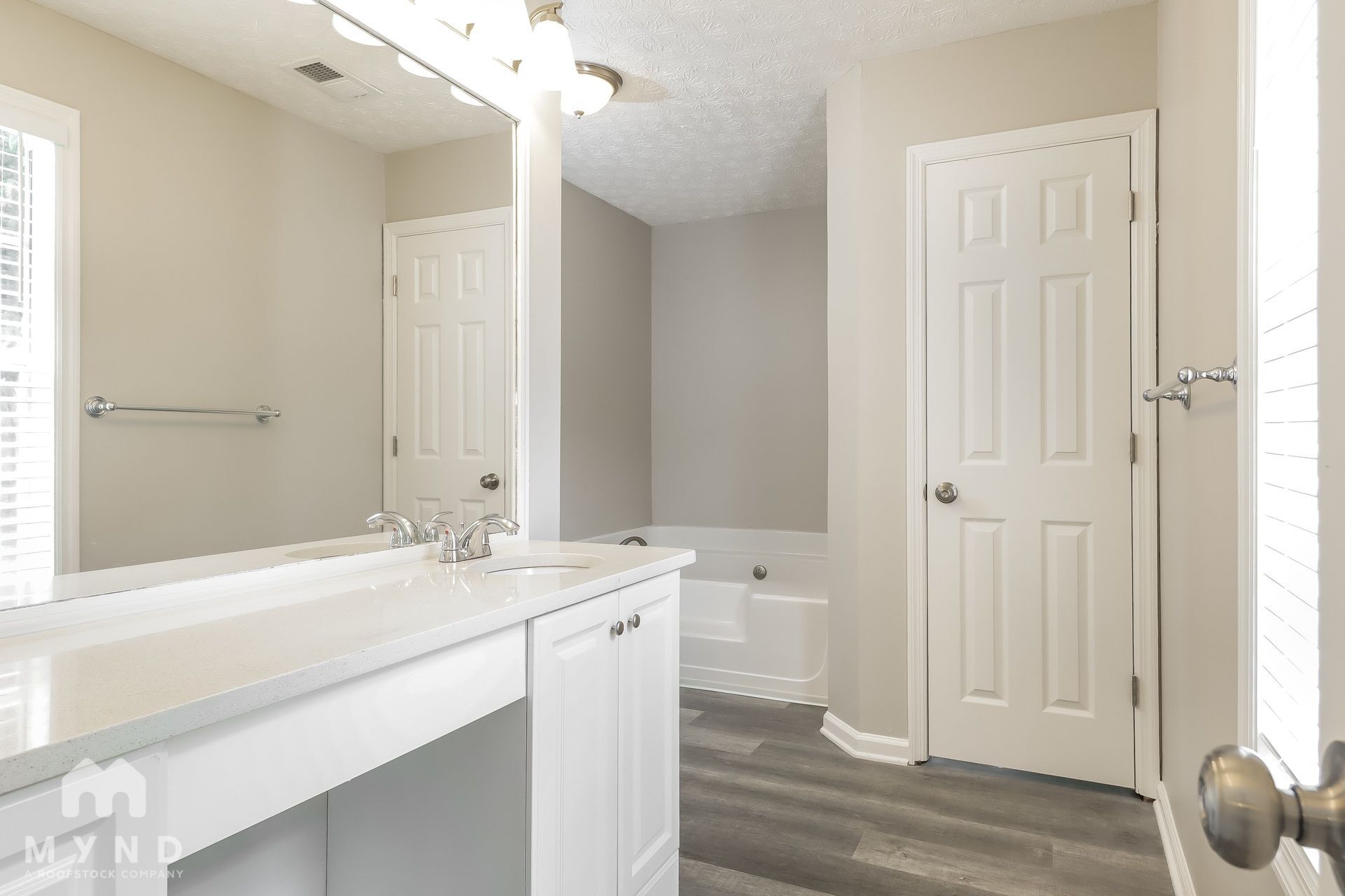 Building Photo - 7138 Lone Oak Trce