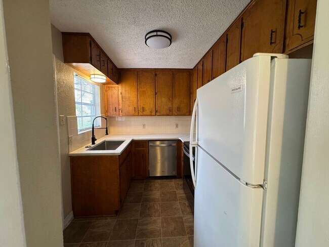 Building Photo - 2-Bedroom Duplex for Rent in Killeen